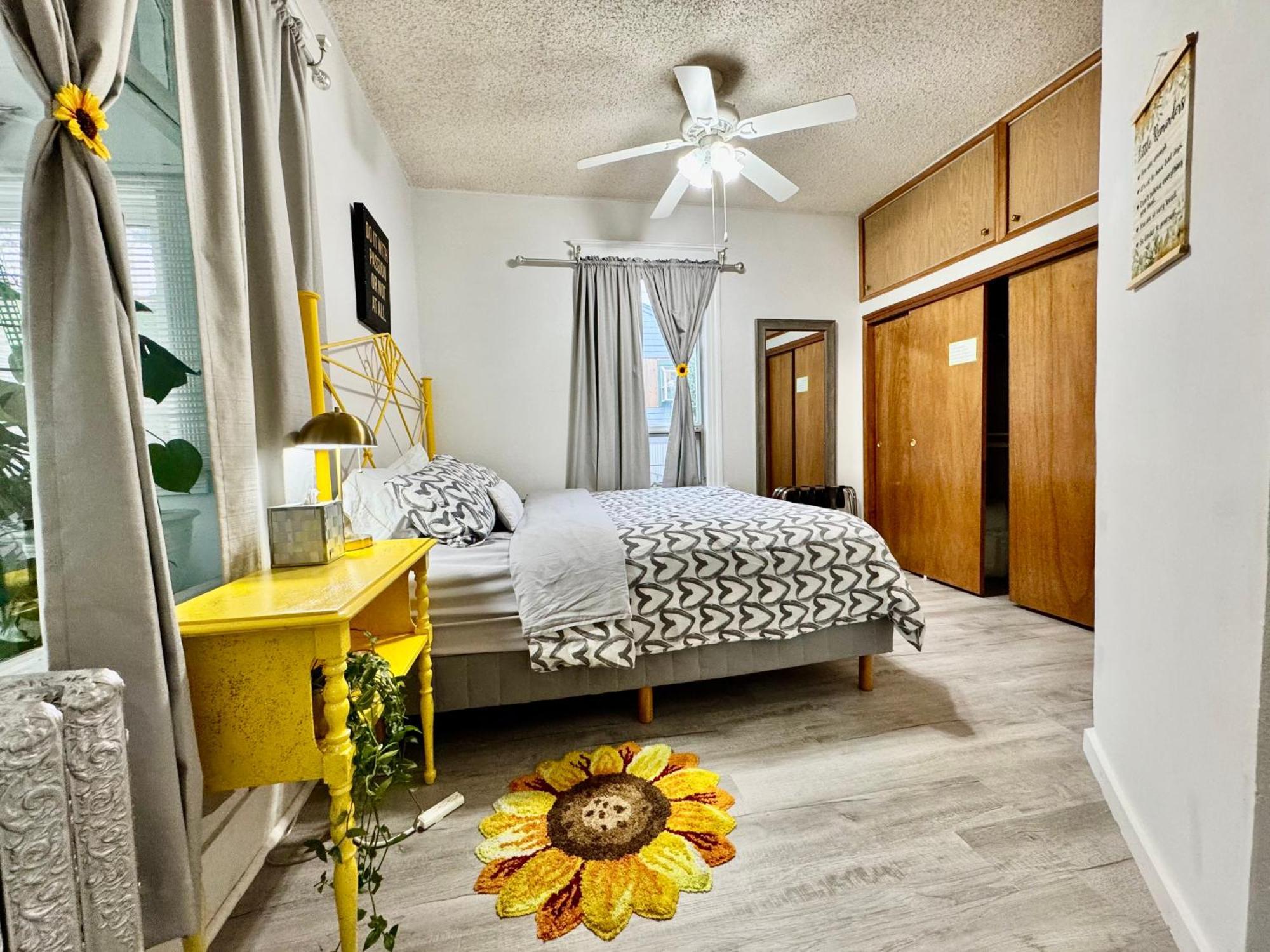 With 2 Bedrooms A King Bed Queen Bed And An Extra Sofa Bed Located 10 Minutes From Seatac Airport And 20 Minutes From Downtown Ferienhaus *